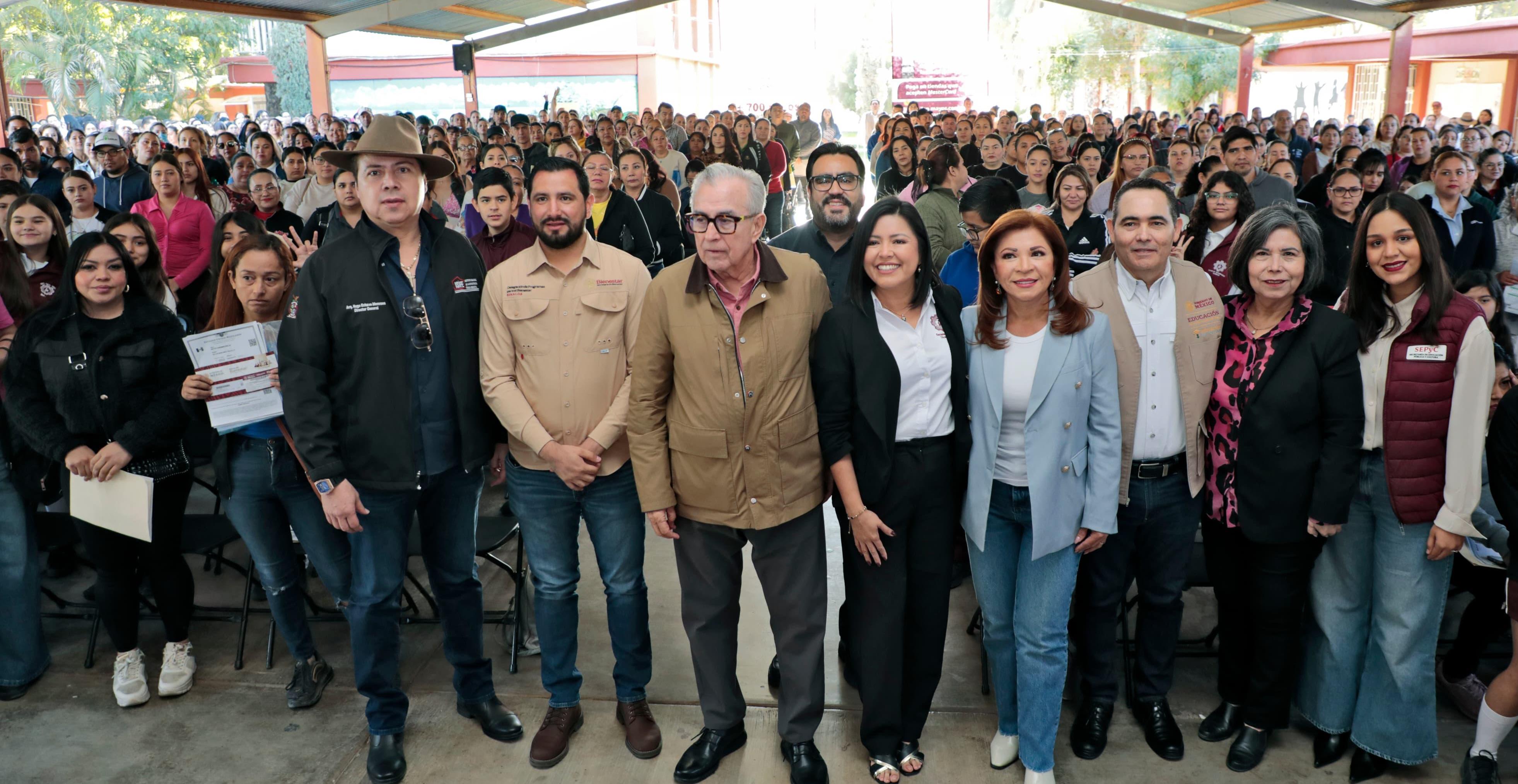 Becas inicia entrega