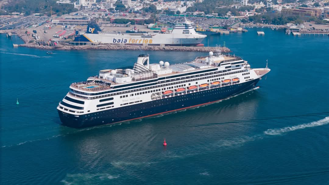 CRUCEROS LLEGAN A MAZATLAN