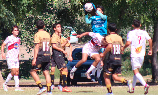 PORTERO SALIO ARRIBA